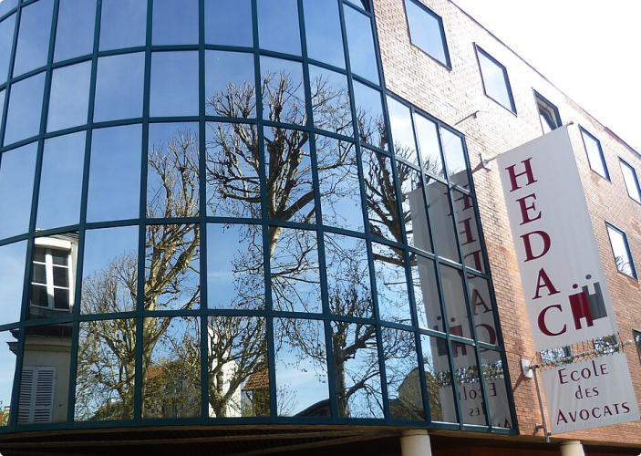 Devanture de l'école des avocats l’HEDAC